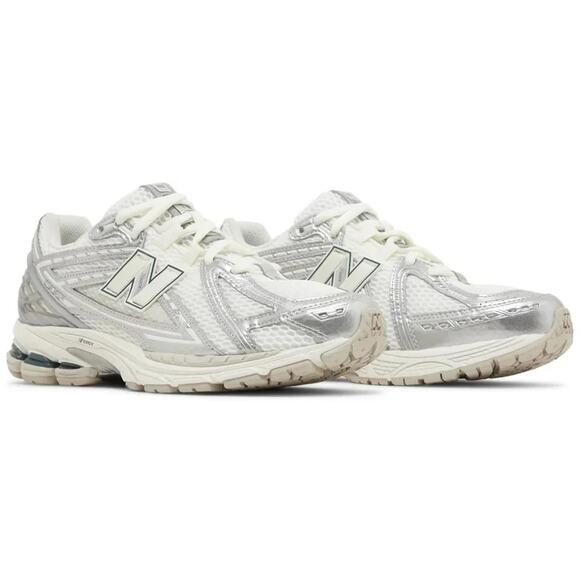New Balance 1906R Silver Metallic Sea Salt M1906REE Men\'s Size 7 Women\'s 8.5